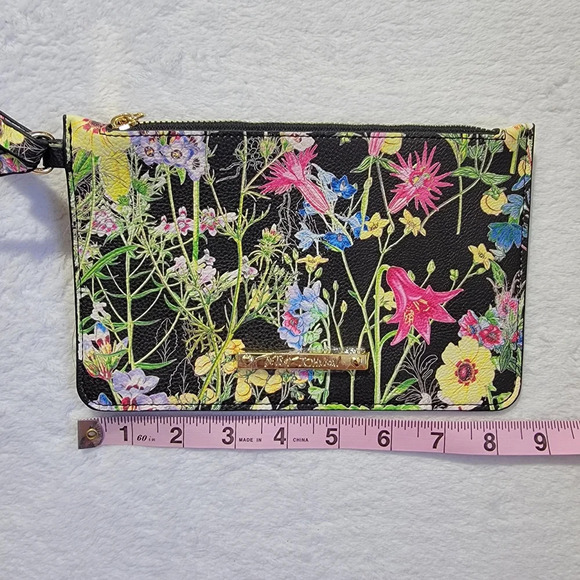 NWOT Betsey Johnson Black Floral Wristlet 8.5" X 5.5" Zip Close Gold Hardware - Picture 7 of 8